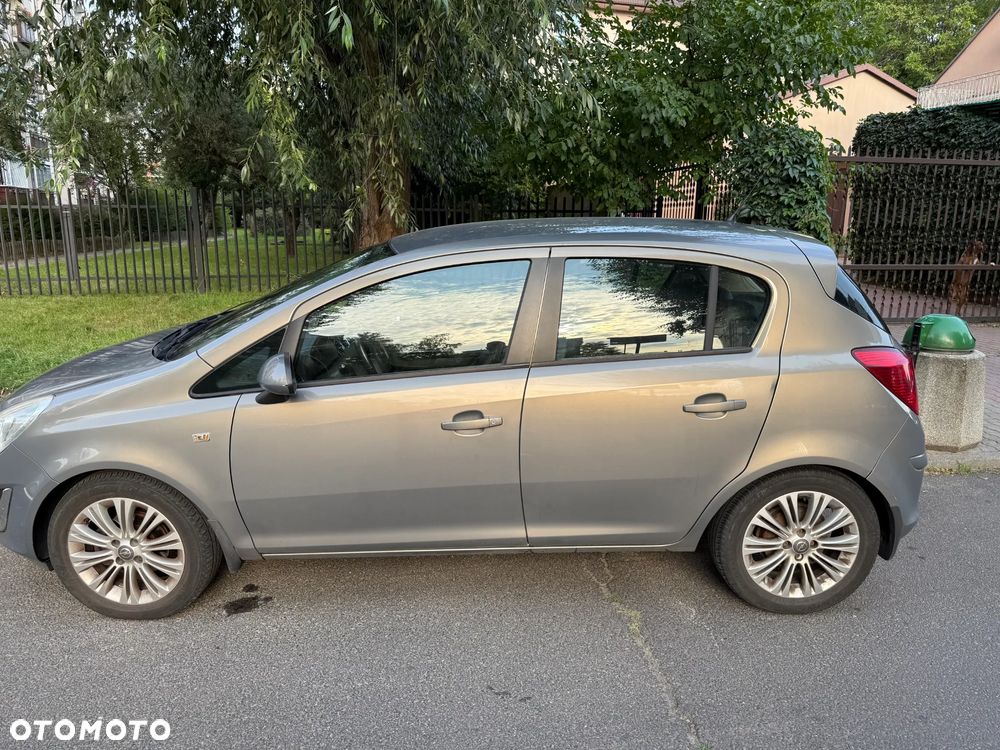 Opel Corsa 1.4 16V Cosmo - 2