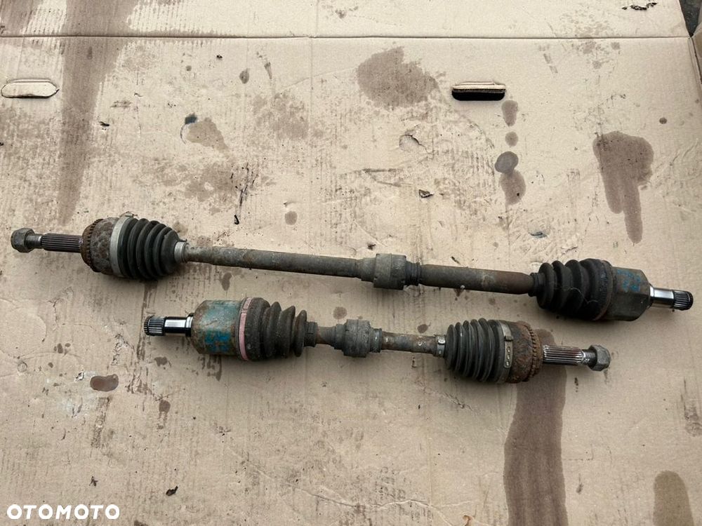 MITSUBISHI LANCER VII 03-08 2.0 16V POLOS PÓŁOSIE PRAWA LEWA