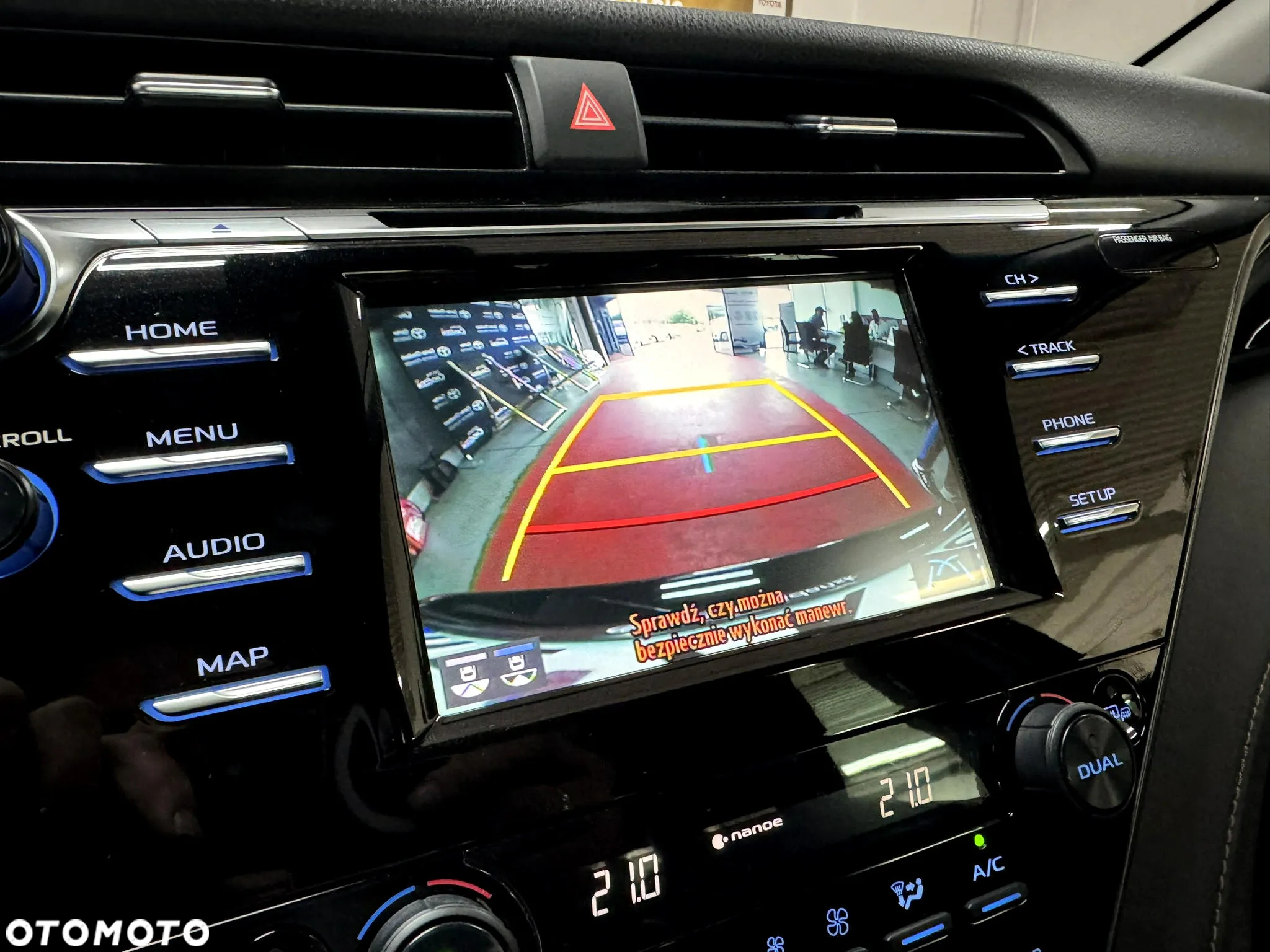 Toyota Camry 2.5 Hybrid Comfort CVT - 23