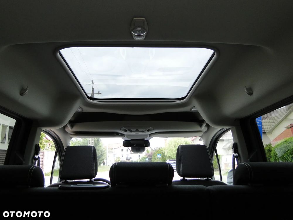 Ford Tourneo Connect Grand - 22