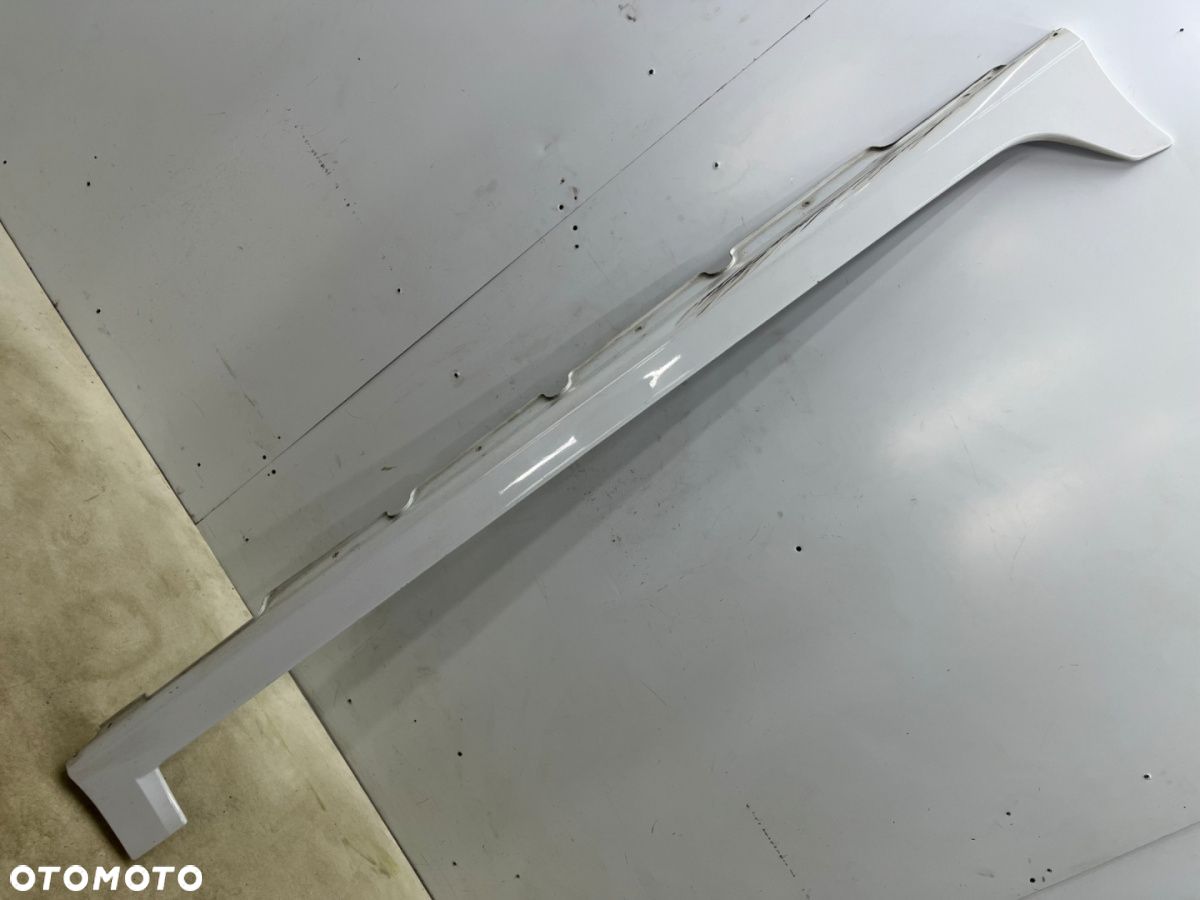Nakładka progu Hyundai I30 I FD 5Drzwi HB 07-12r. PRAWA listwa progowa zewnętrzna kolor 7F próg - 1