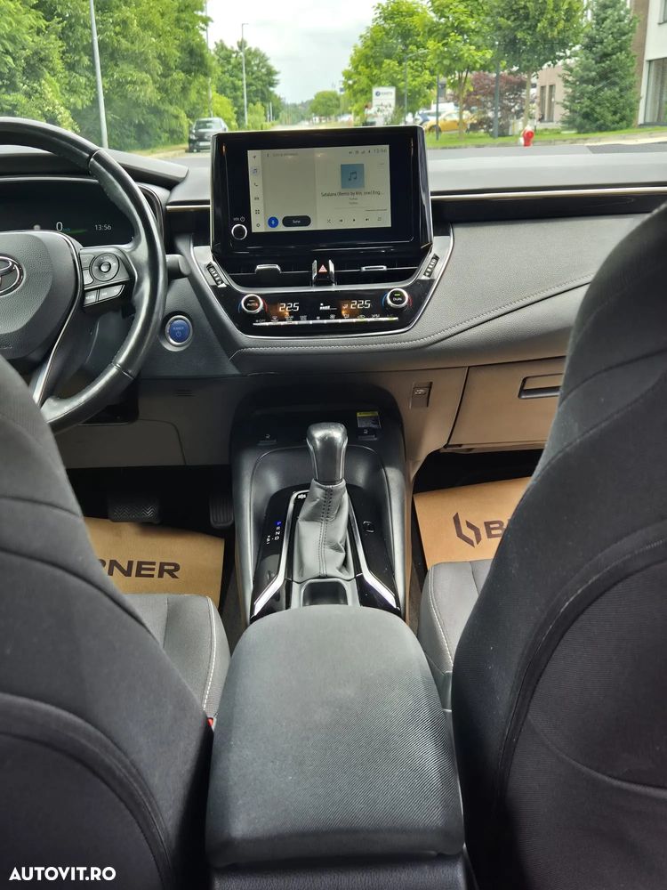 Toyota Corolla - 12