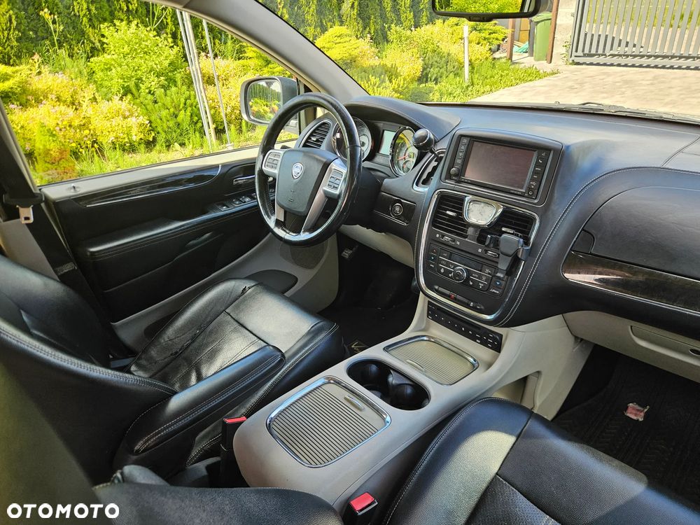 Lancia Voyager 2.8CRD Gold - 16