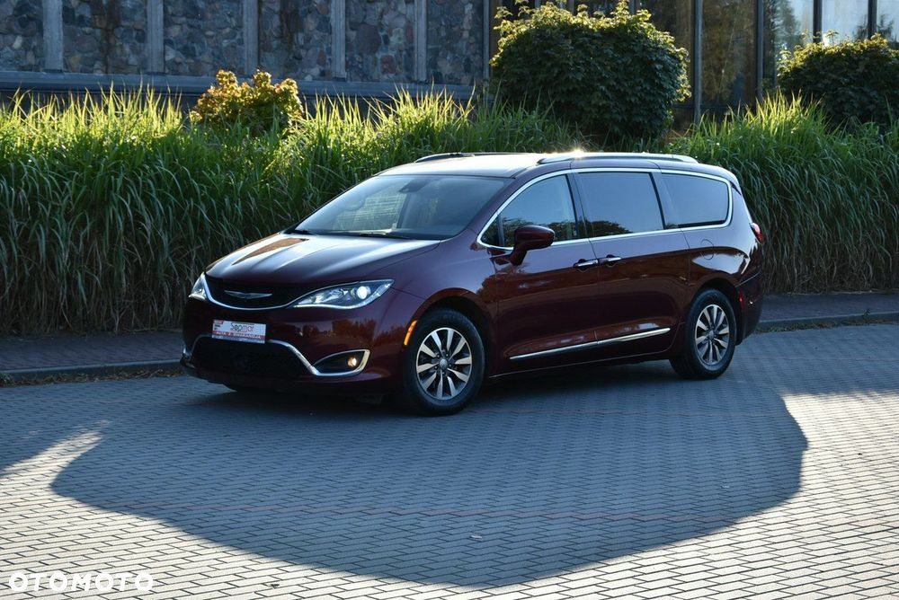 Chrysler Pacifica - 3