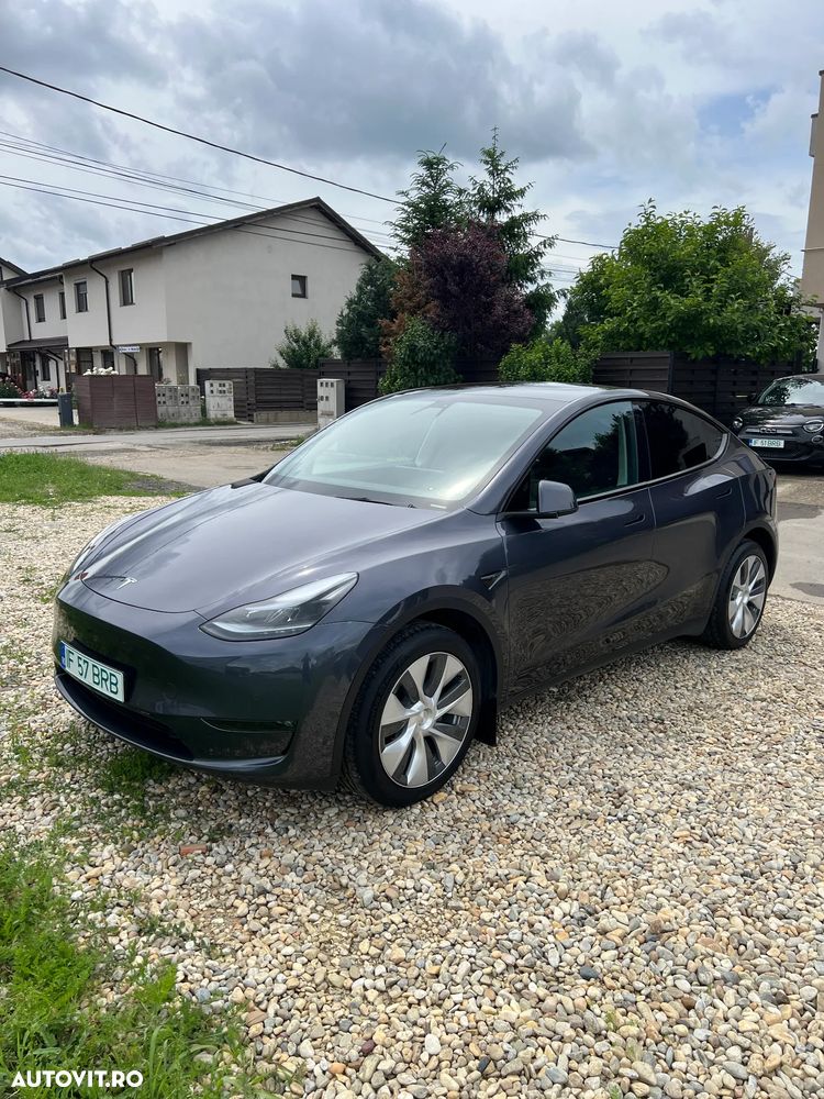 Tesla Model Y - 12