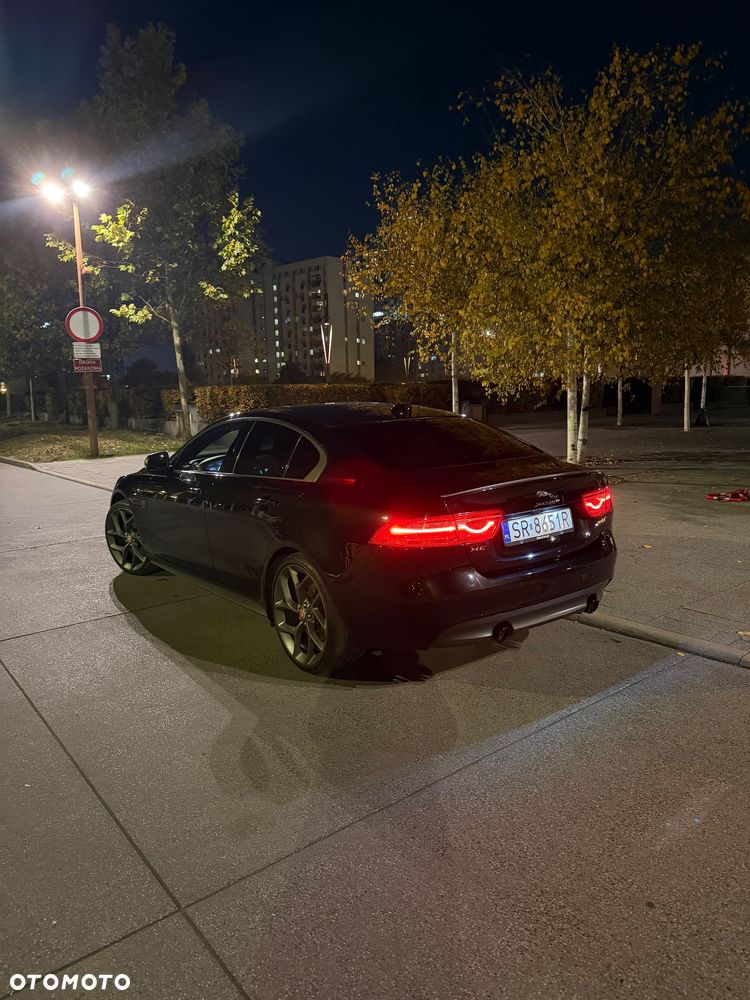 Jaguar XE 2.0 P300 AWD 300 Sport - 27