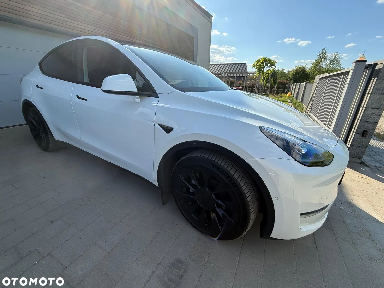 Tesla Y Long Range AWD - 1