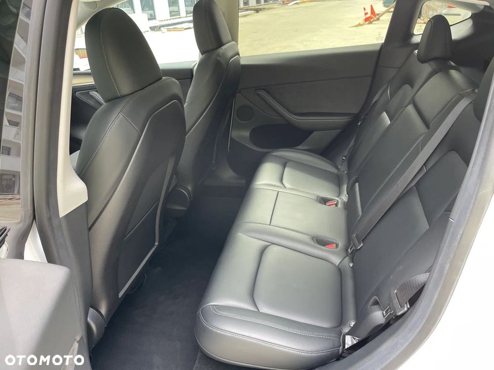 Tesla Model Y Long Range Dual Motor AWD - 12