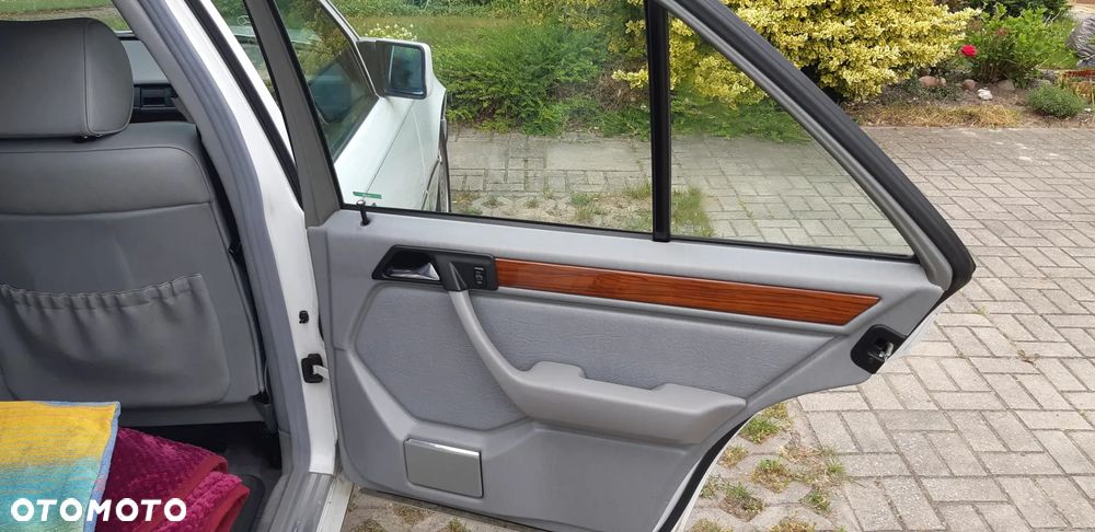 Mercedes-Benz W124 (1984-1993) - 23