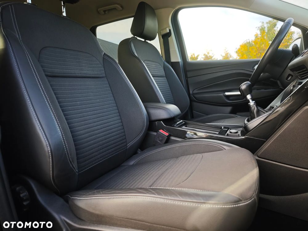 Ford Kuga 2.0 TDCi 4x2 Titanium - 12