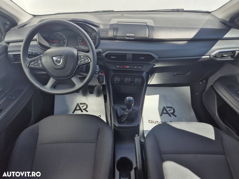 Dacia Logan TCe 90 Essential - 12