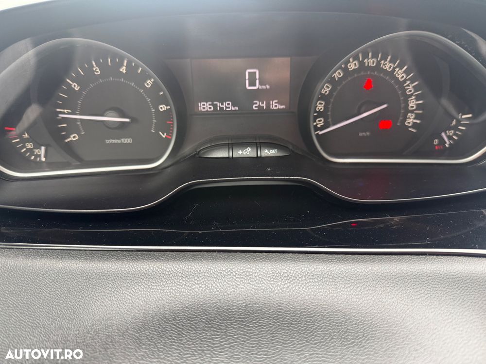 Peugeot 208 82 PureTech Style - 9