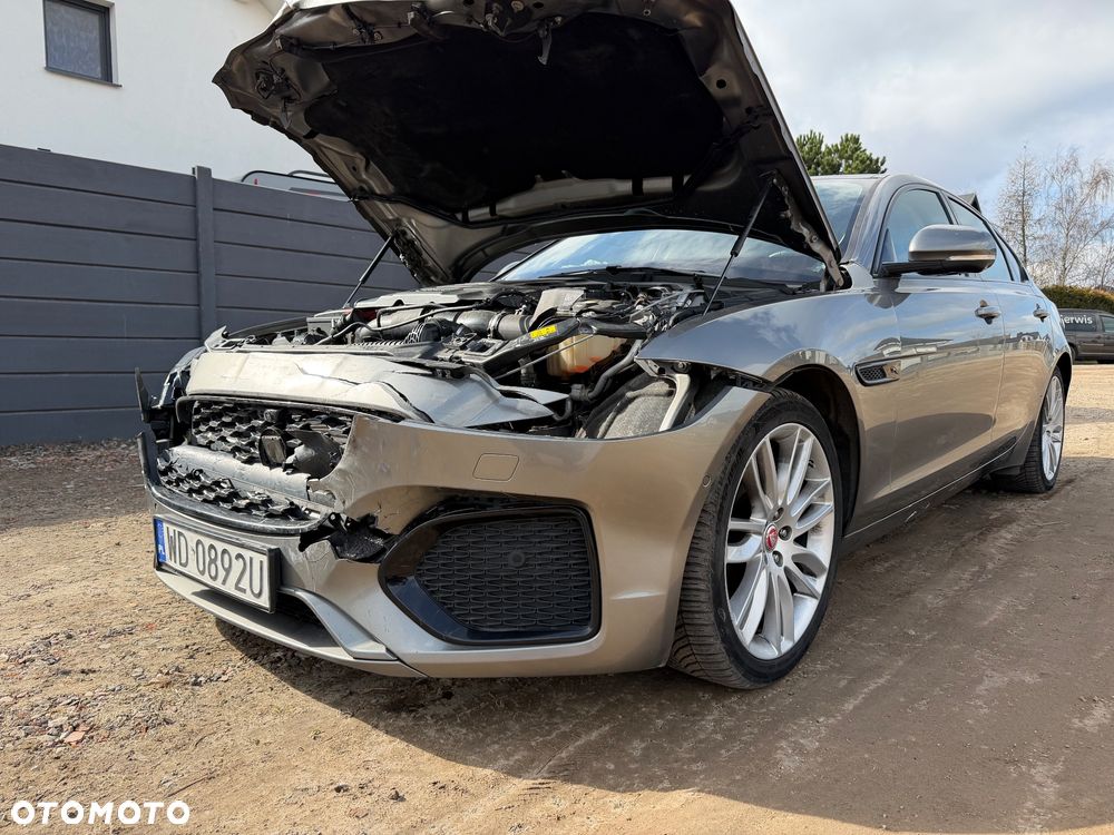Jaguar XF P250 HSE - 12