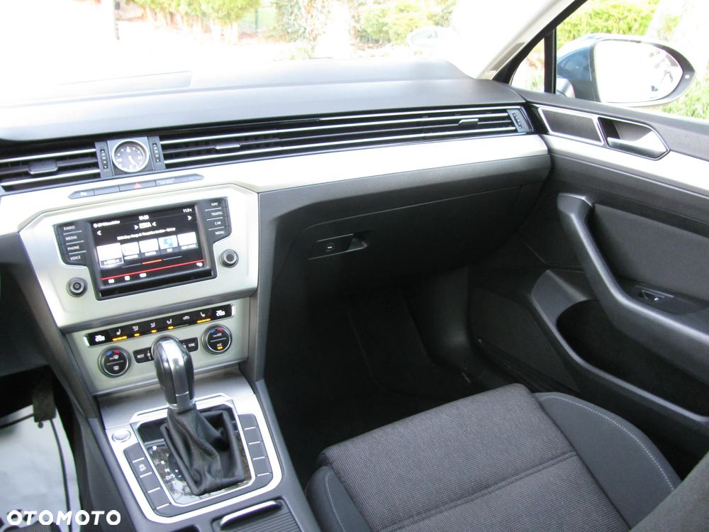 Volkswagen Passat 2.0 TDI SCR DSG Comfortline - 27