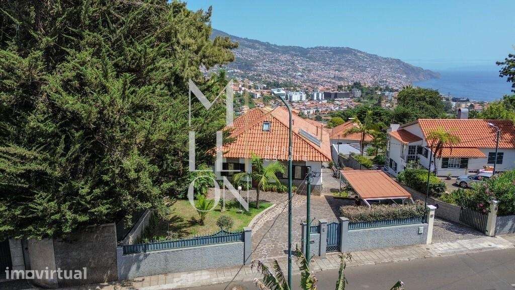Moradia T3 transformada em T4 com vista privilegiada sobre o Funchal - Grande imagem: 3/48