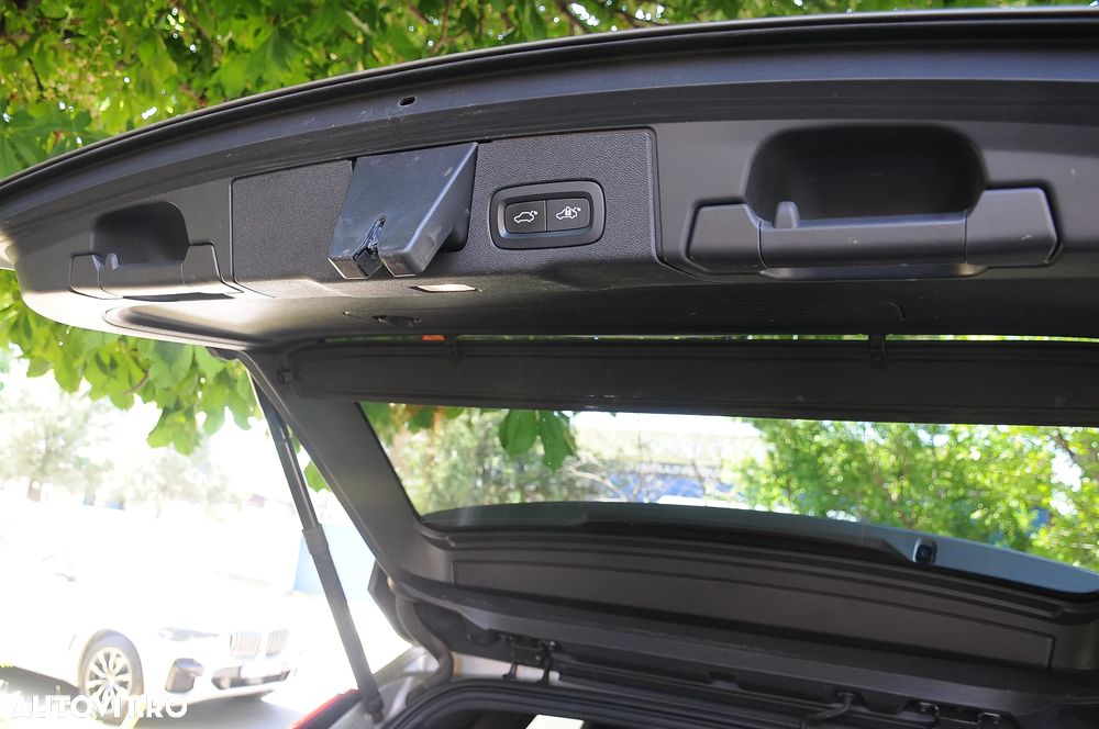 Volvo XC 60 B4 MHEV R-Design - 21