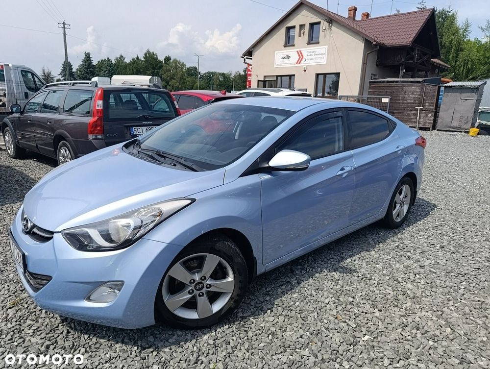 Hyundai Elantra - 2