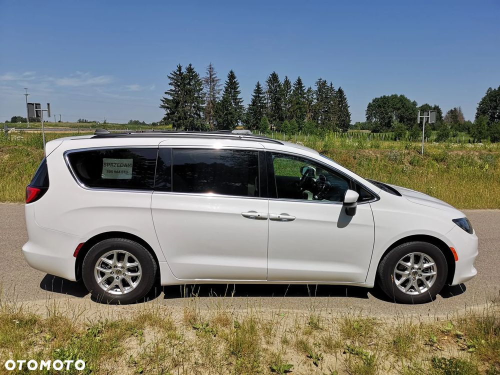 Chrysler Pacifica - 17