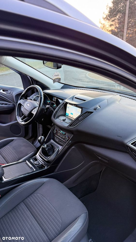 Ford Kuga 1.5 EcoBoost 2x4 Titanium - 13