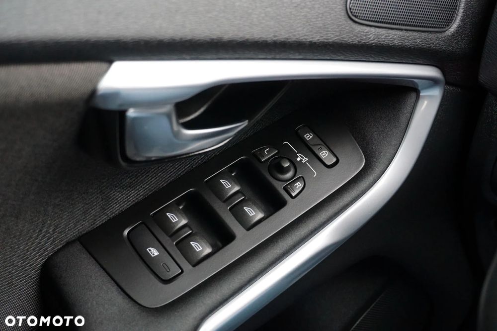 Volvo V40 Cross Country D2 Momentum - 34