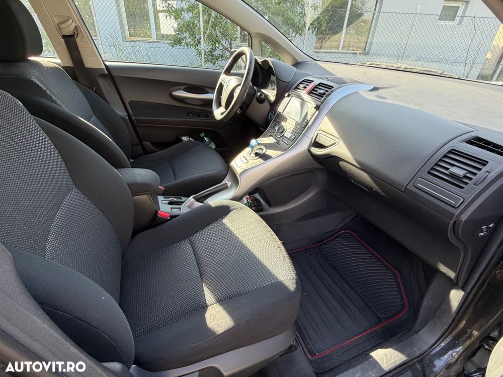 Toyota Auris - 12
