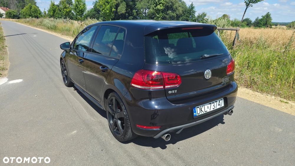 Volkswagen Golf - 6