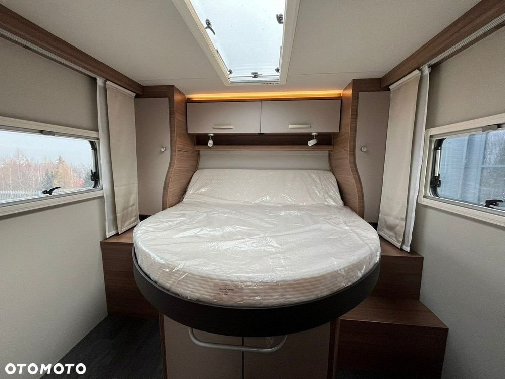 KNAUS LIVE WAVE 700 MX z łóżkiem królewskim - 12