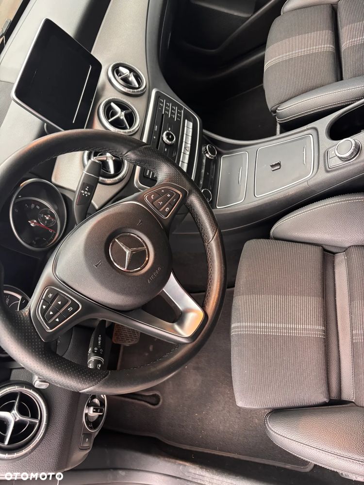 Mercedes-Benz CLA 180 7G-DCT AMG Line - 7