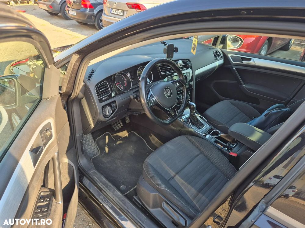 Volkswagen Golf - 6