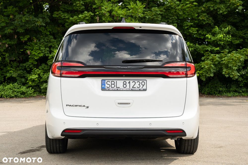 Chrysler Pacifica - 11