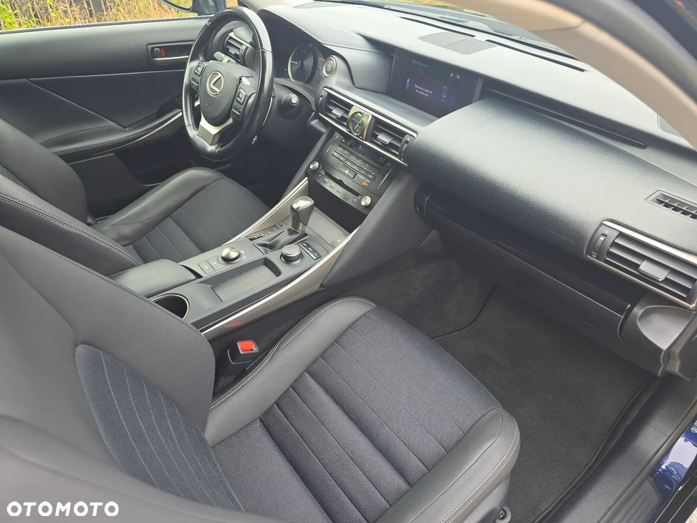 Lexus IS 200t / 300 Prestige - 24