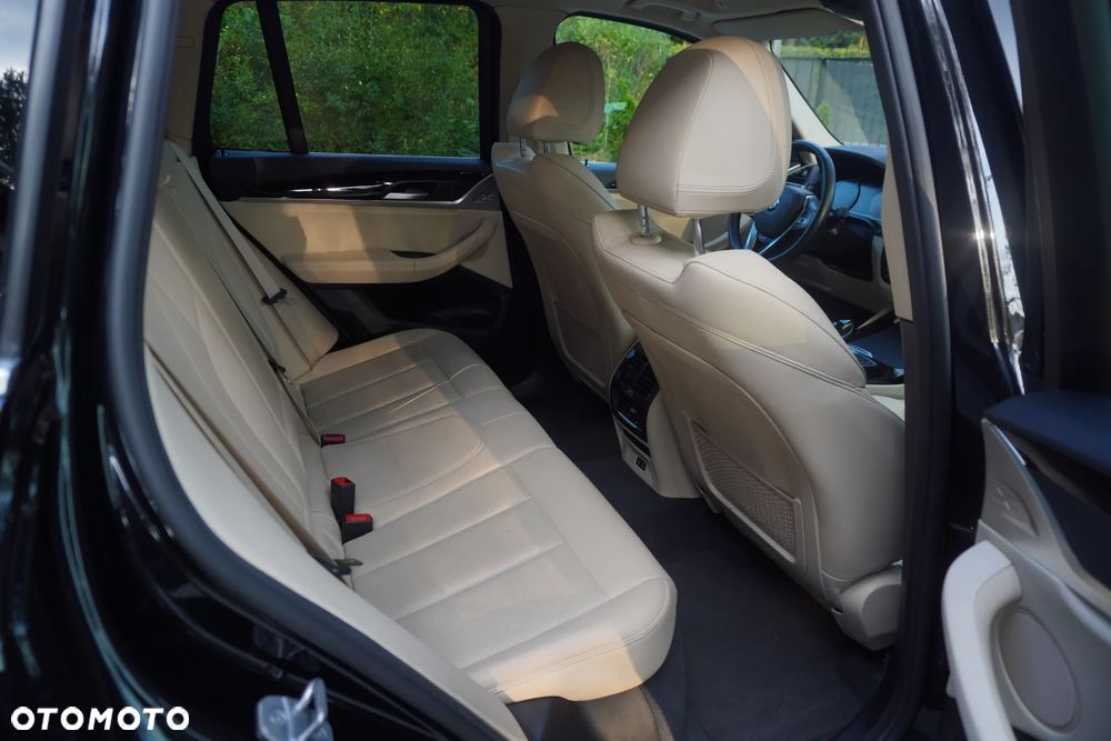 BMW X3 sDrive18d - 29