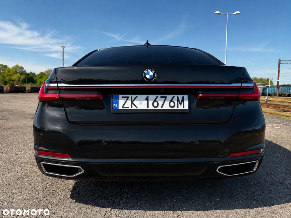 BMW Seria 7 750Li xDrive - 14