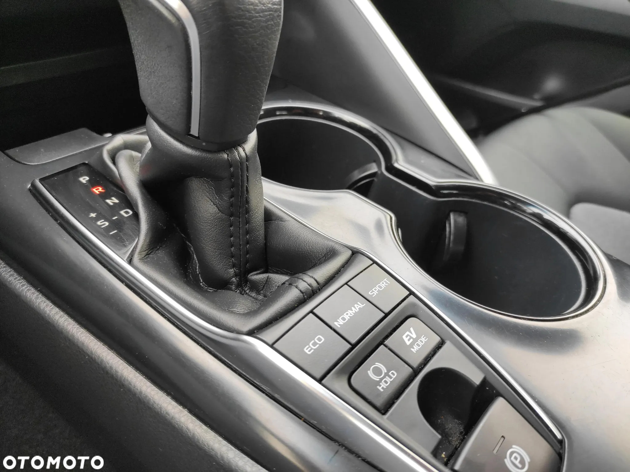 Toyota Camry 2.5 Hybrid Comfort CVT - 22