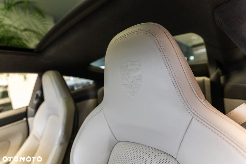 Porsche 911 Carrera 4S - 29