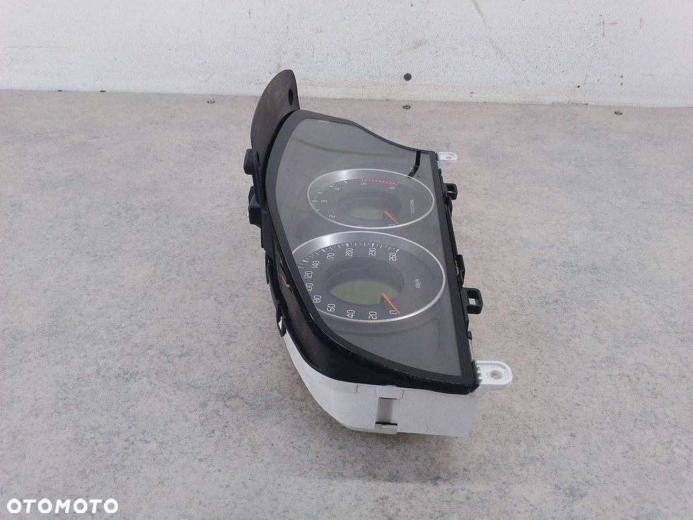 LICZNIK VOLVO V60 31343323AA 69799-560U 2.0 D3 - 4