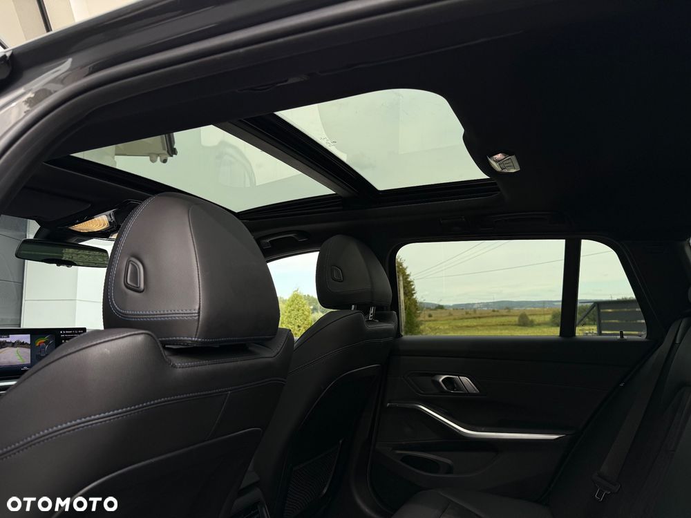 BMW Seria 3 320d xDrive M Sport sport - 32