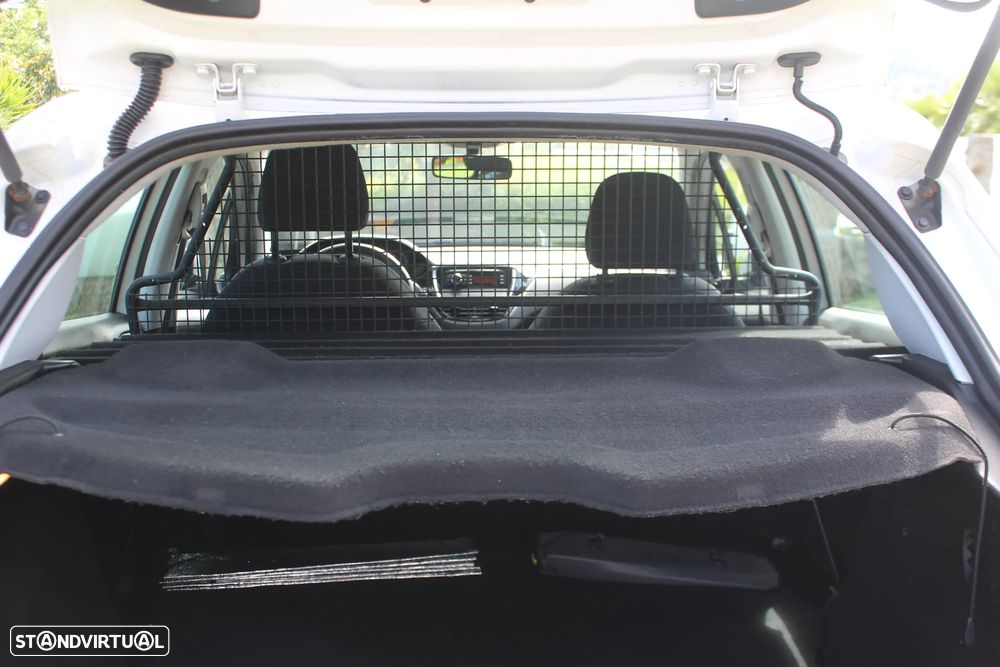 Peugeot 208 - 18