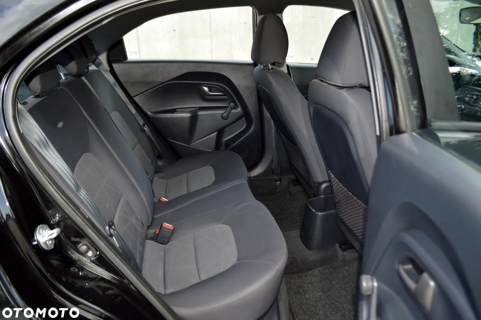 Kia Rio - 12