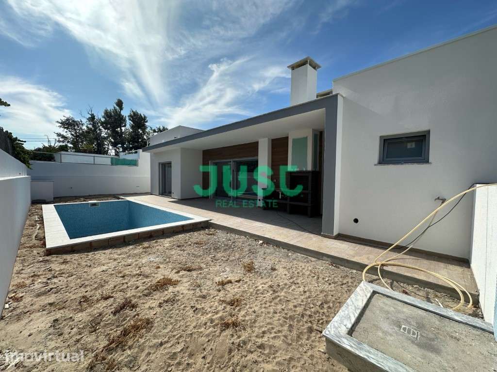 Moradia térrea, isolada, T4 com piscina e garagem em Azeitão. - Grande imagem: 3/27