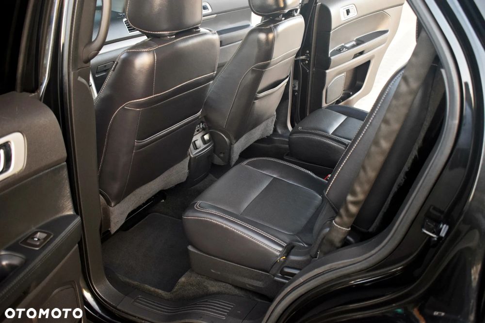 Ford Explorer - 32