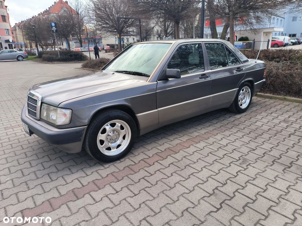 Mercedes-Benz W201 (190) - 4