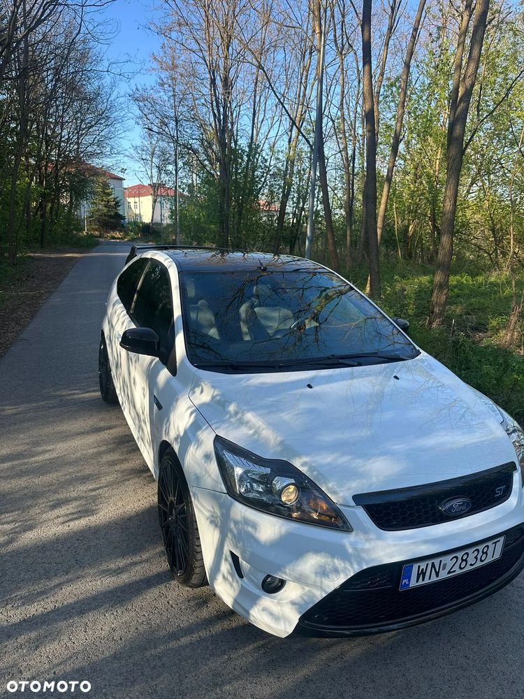 Ford Focus 2.5 ST - 11