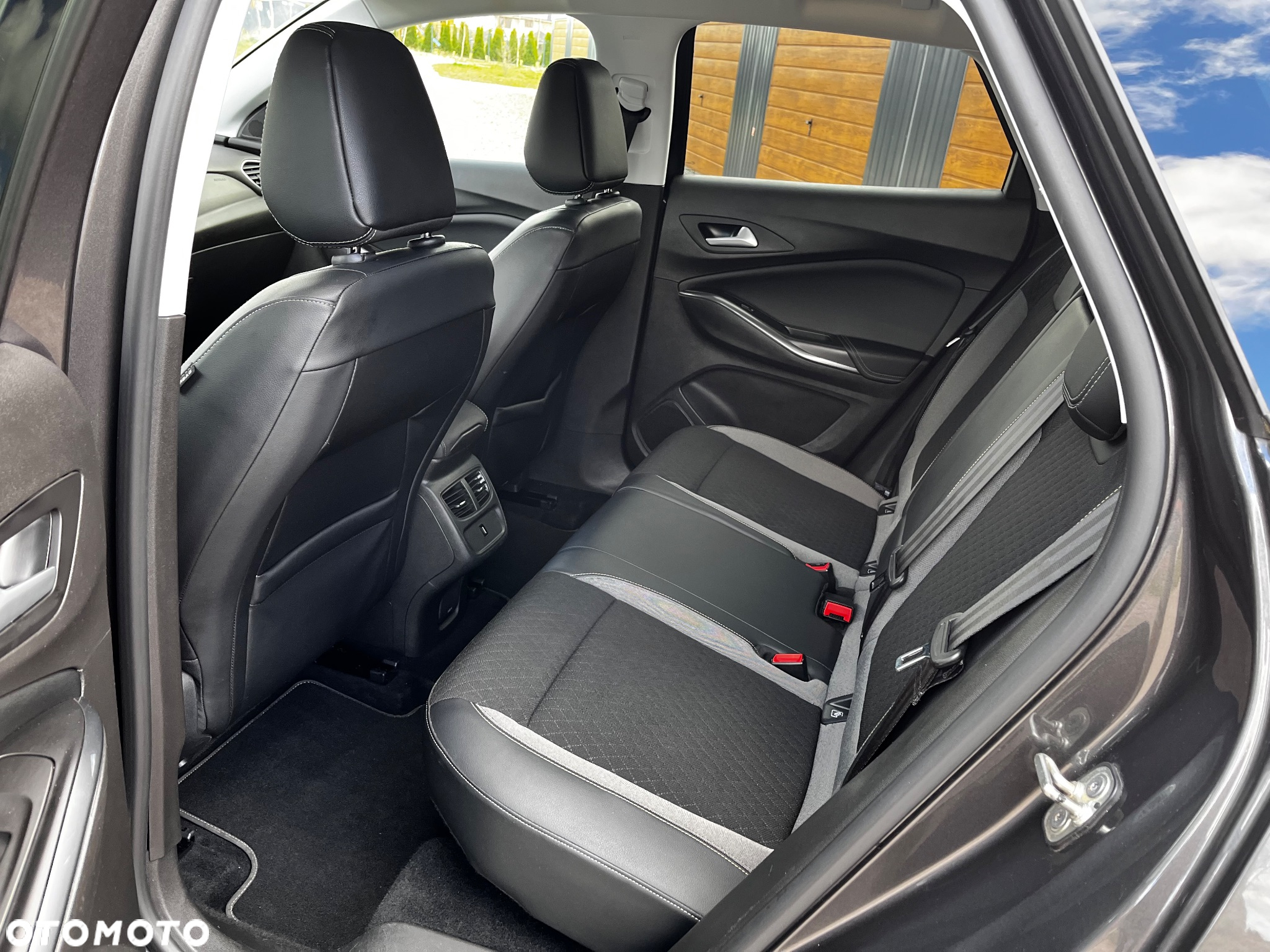 Opel Grandland X 1.2 T GPF Design Line S&S - 30