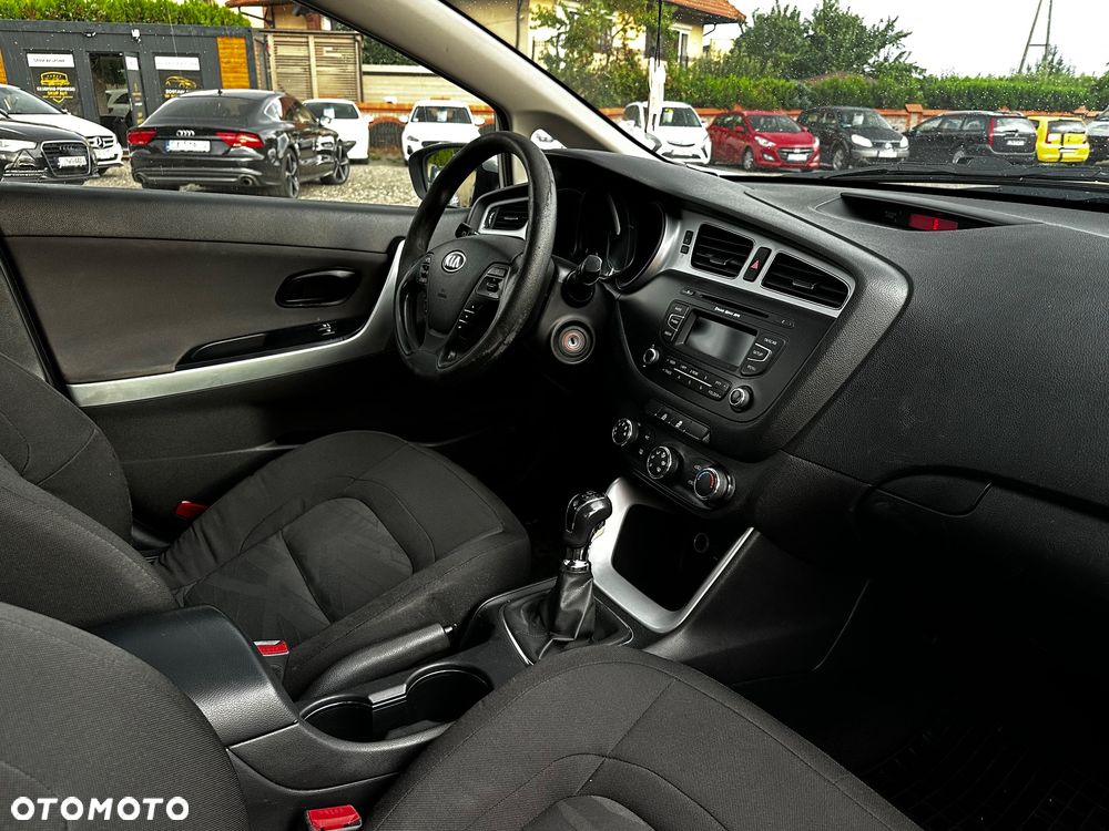 Kia Ceed - 10