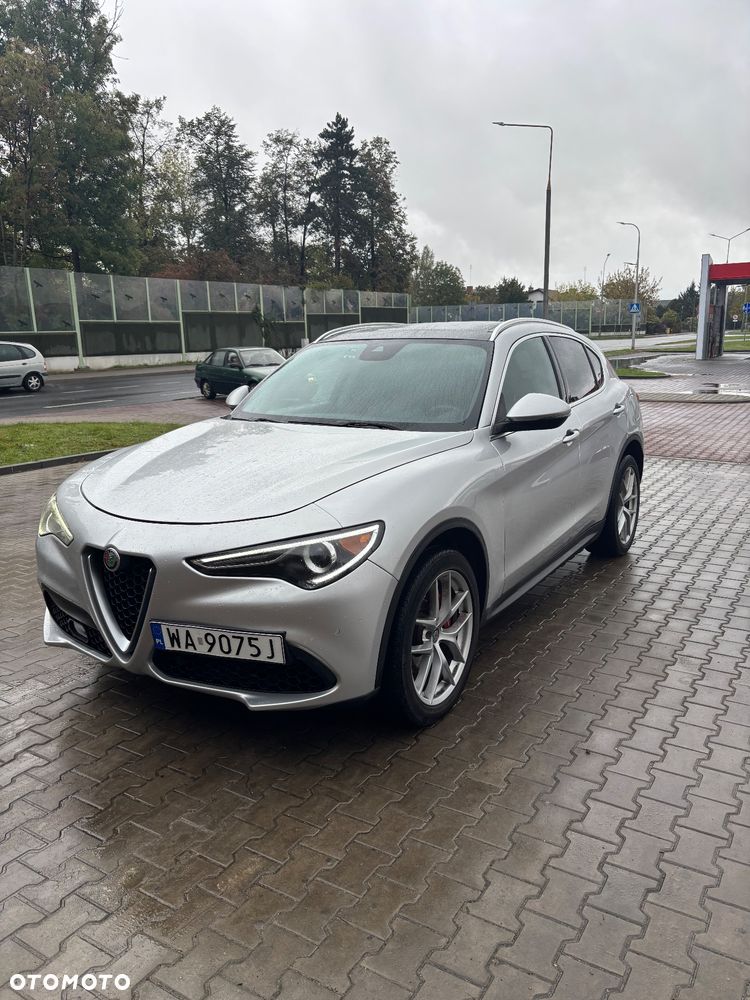Alfa Romeo Stelvio 2.0 Turbo 16V AT8-Q4 Lusso Ti - 2