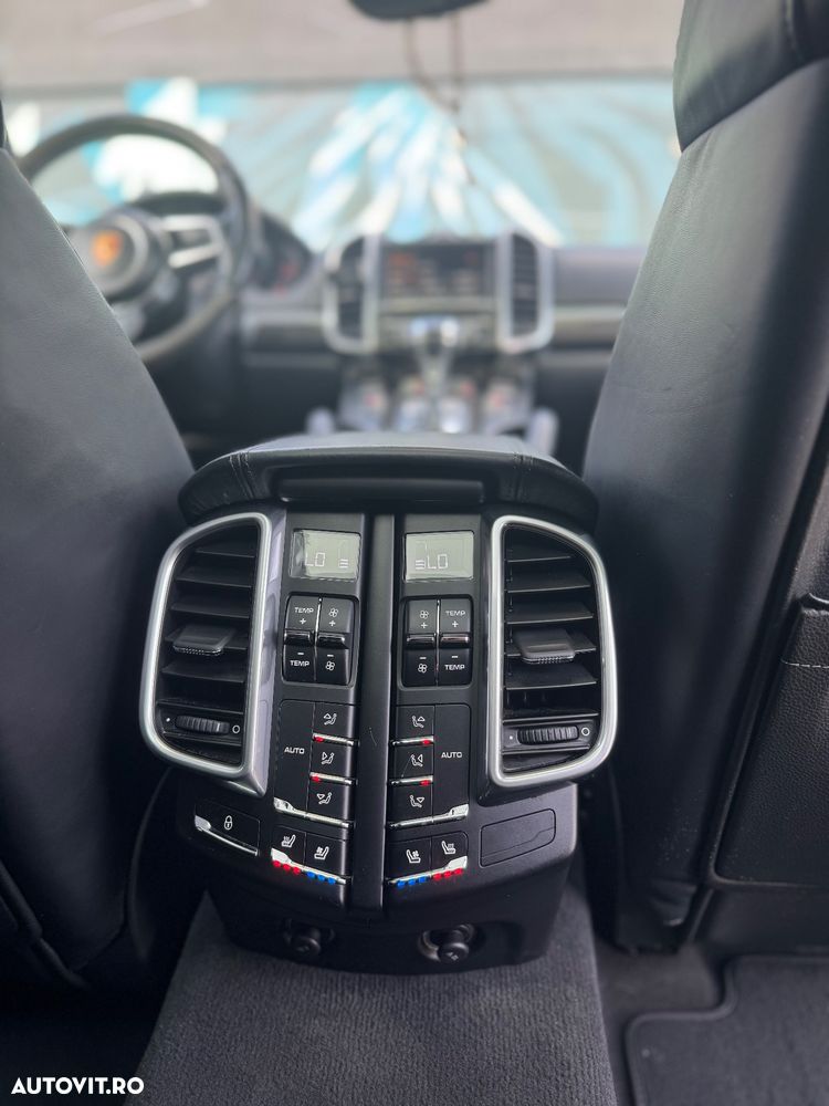 Porsche Cayenne - 14
