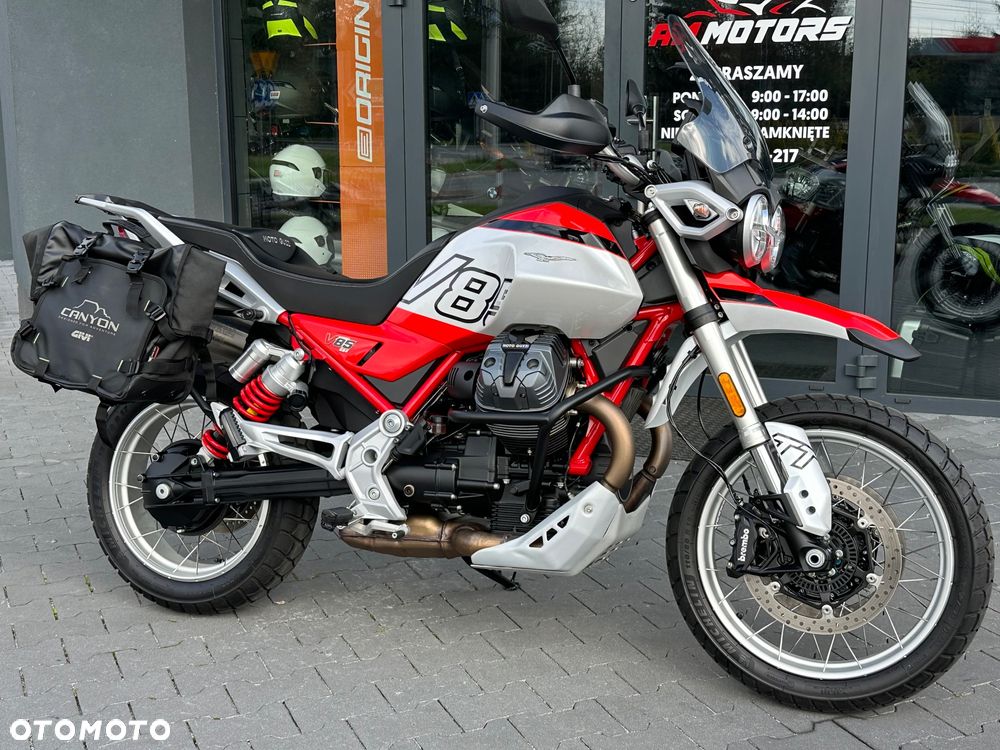 Moto Guzzi V85 - 1