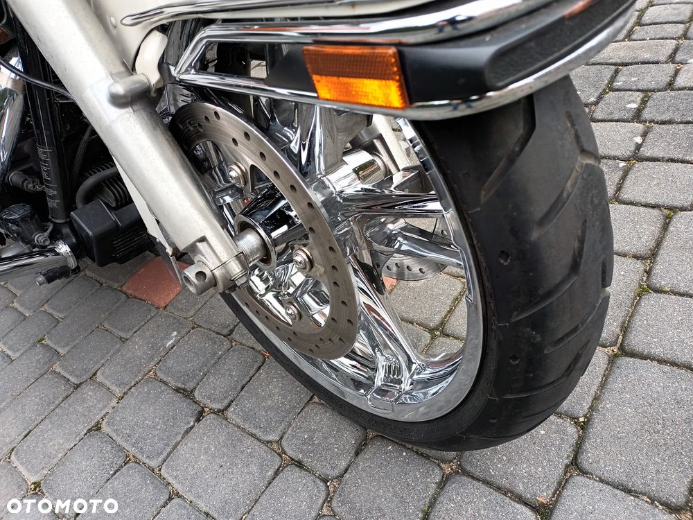 Harley-Davidson FLH Electra Glide - 2