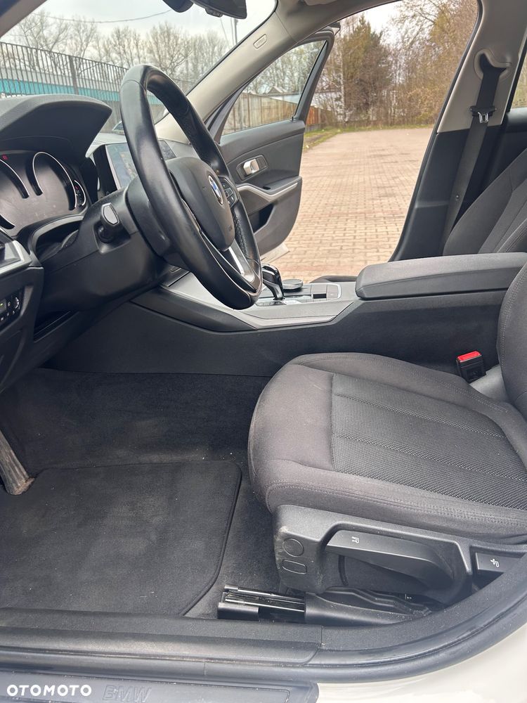 BMW Seria 3 318i - 15